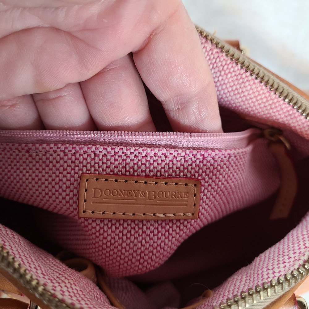 Dooney & Bourke spell out small domed satchel crossbody purse handbag - Picture 10 of 12
